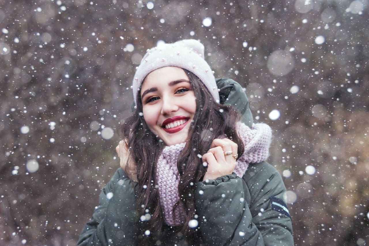 lady wearing warm winter clothes and fashion rings in snowfall