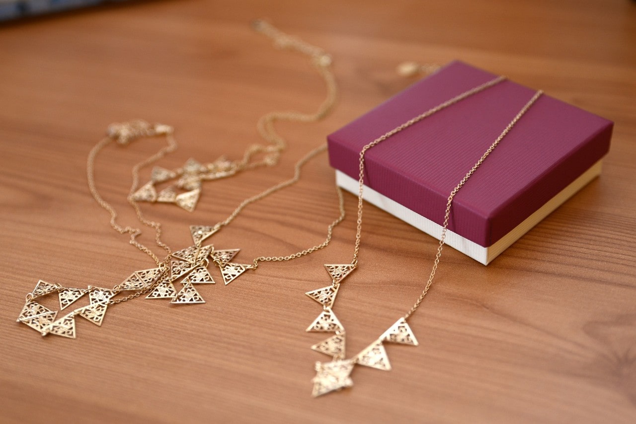 Gold chain necklace with triangular accents
